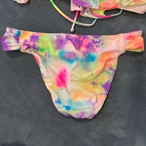 Victoria’s Secret Bikini - Picture 3 of 6